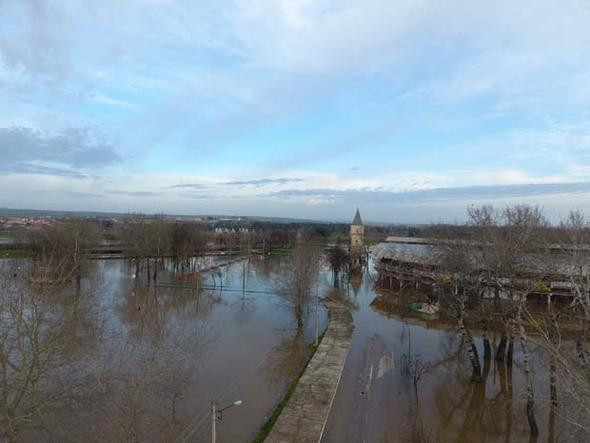 Tunca Nehri'nde kırmızı alarm ! Er meydanı sular altında