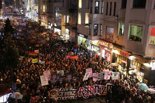 İstiklal'de büyük yürüyüş... Kadınlar tek yürek