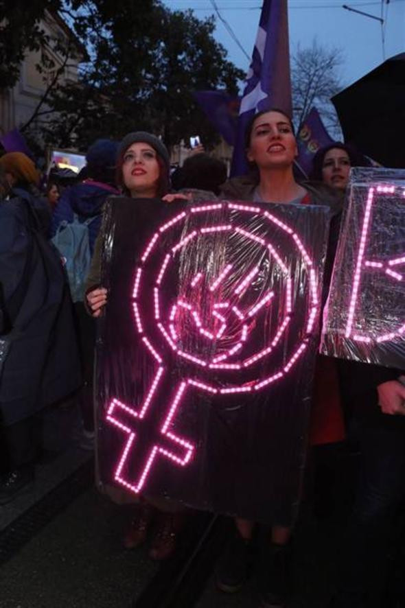 İstiklal'de büyük yürüyüş... Kadınlar tek yürek
