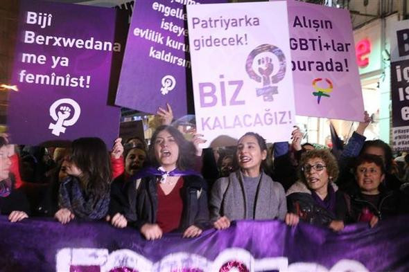 İstiklal'de büyük yürüyüş... Kadınlar tek yürek