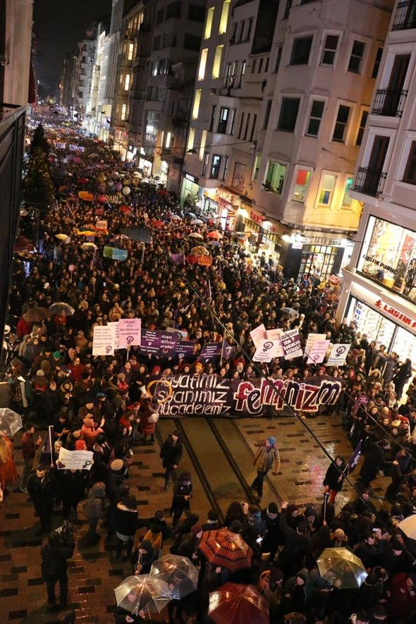 İstiklal'de büyük yürüyüş... Kadınlar tek yürek