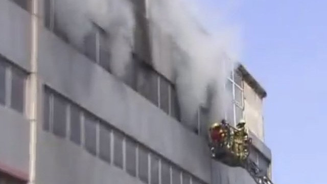 İstanbul'da tekstil atölyesinde yangın paniği ! 