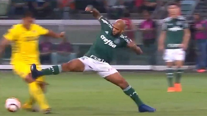 Felipe Melo'dan acımasız faul !