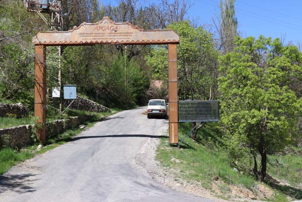''O köy'' turist akınına uğruyor
