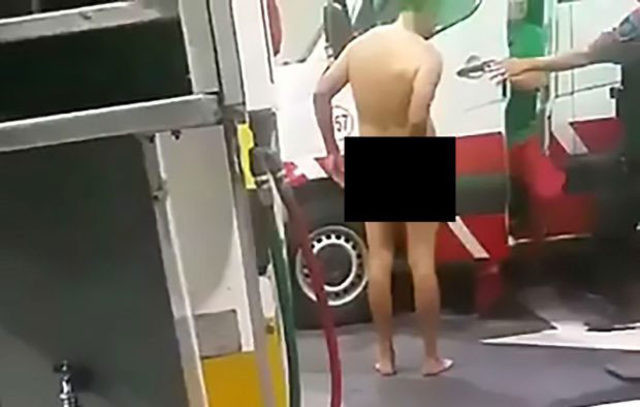 Benzinciye çırılçıplak gitti, gerçek sonra ortaya çıktı