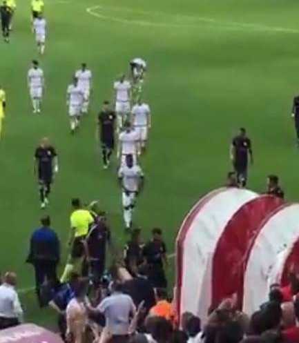 Eto'o'nun taraftara yaptığı hareket görüntülendi !
