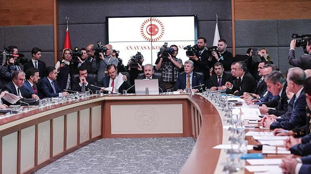 Erken seçim TBMM Anayasa Komisyonu'ndan geçti