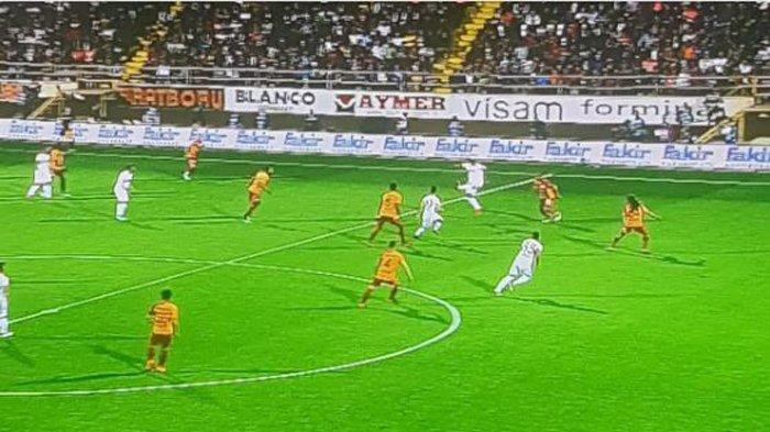 Alanyaspor - Galatasaray maçında tartışma yaratan pozisyon