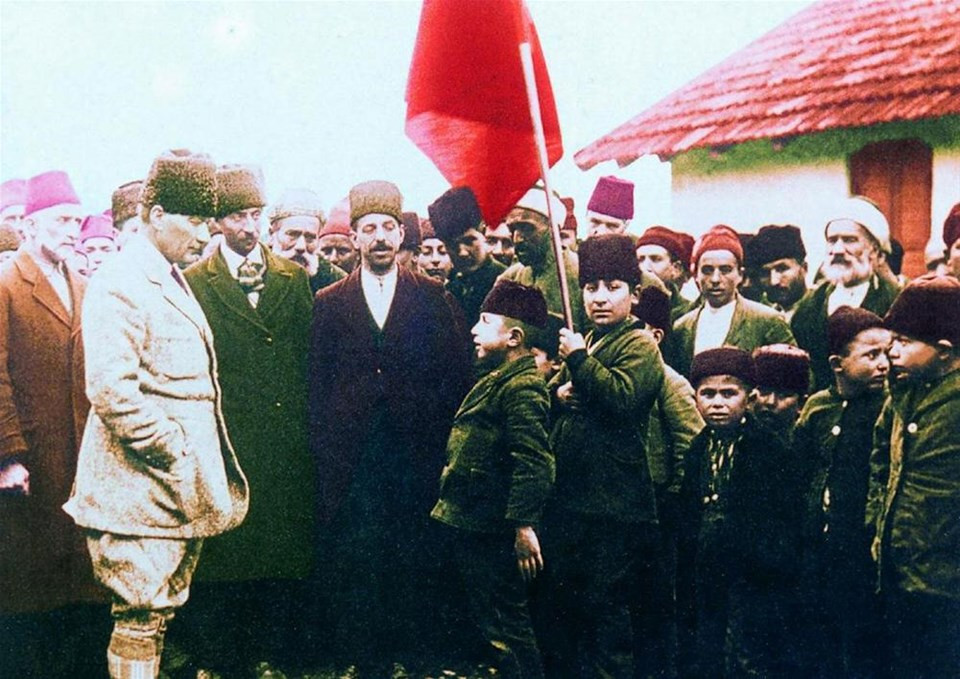 Atatürk'ün çocuk sevgisi Genelkurmay arşivlerinde...