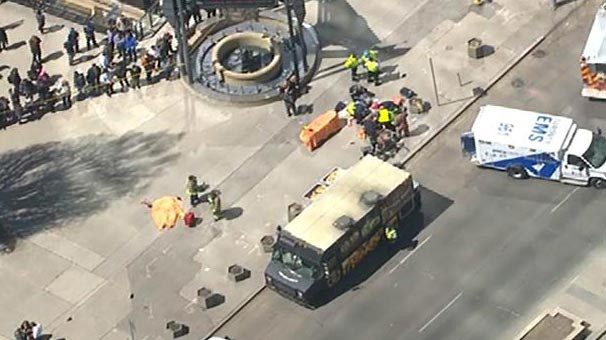 Toronto'da minibüs yayaların arasına daldı: 10 ölü, 15 yaralı