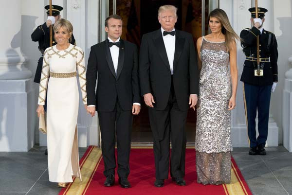 Trump çifti arasında el tutuşma krizi