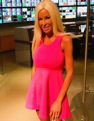 Barbie gibi olmak için öyle şeyler yaptı ki...