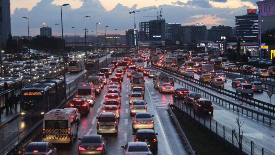 İstanbul’da bugün için iş çıkışı alarmı ! Yollar kapatılıyor