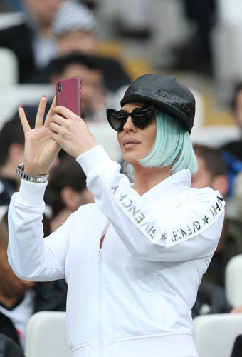 Jelena Karleusa Ege'yi sallayacak !