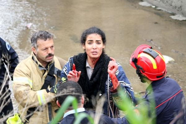 Sinir krizi geçiren Suriyeli kadın polise zor anlar yaşattı