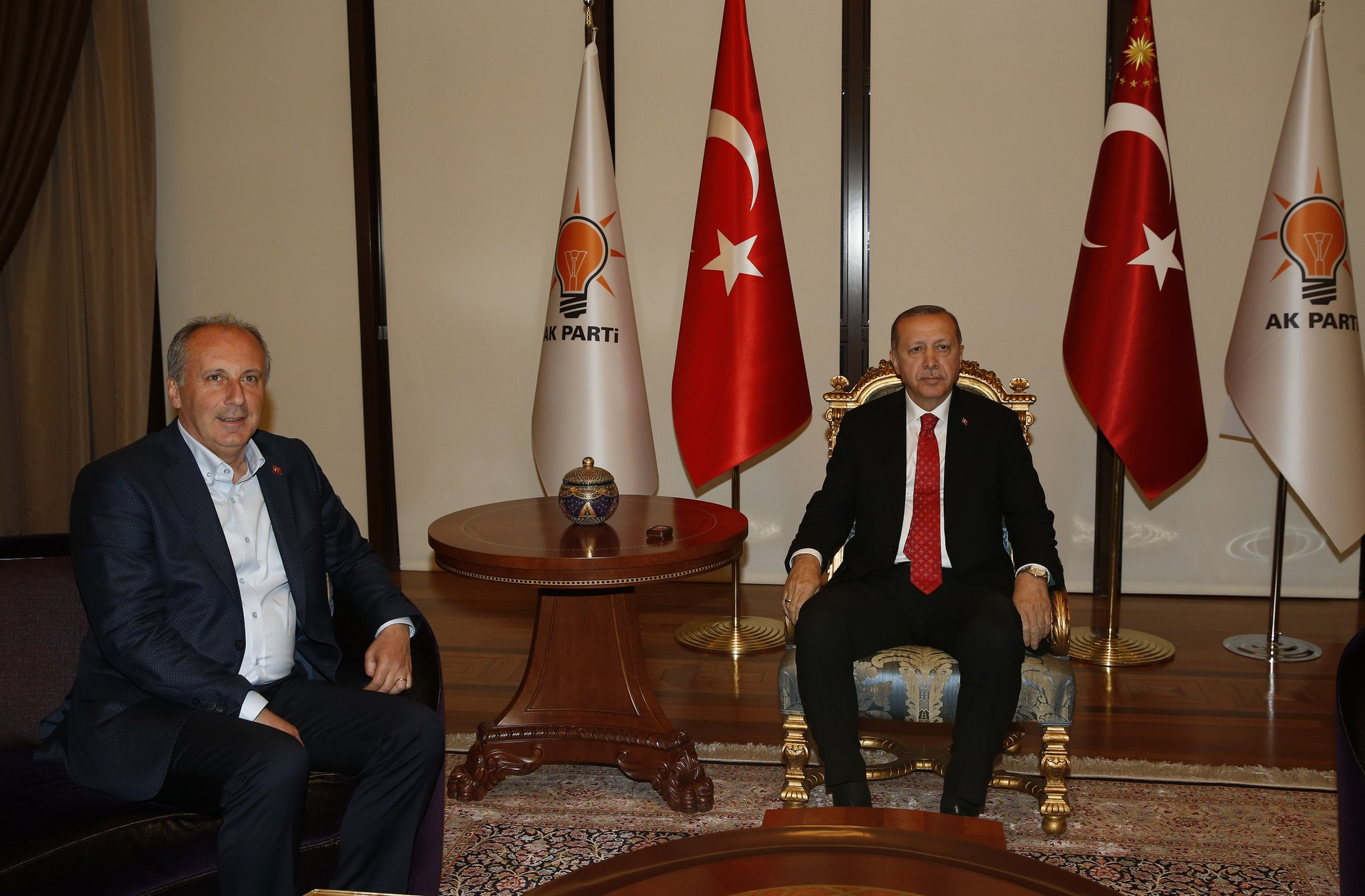 İnce, Erdoğan ile görüşmesinde neden kravat takmadı ?