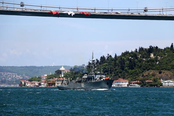 İki Rus gemisi Boğaz'dan geçti