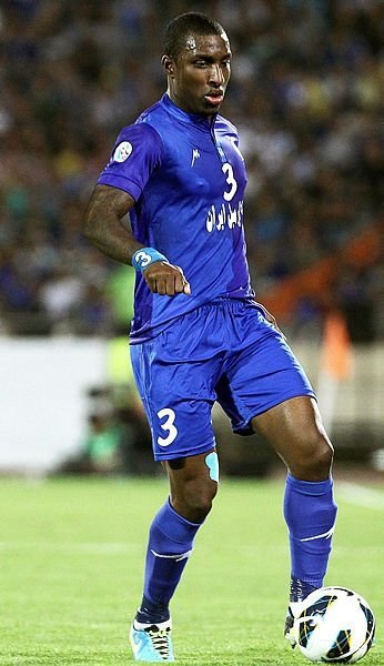İngiliz futbolcu yanarak can verdi !