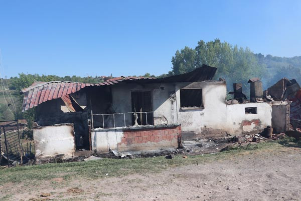 Kastamonu'da 7 ev yandı - Resim: 4
