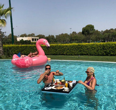 Tosic ve ailesinin Antalya keyfi