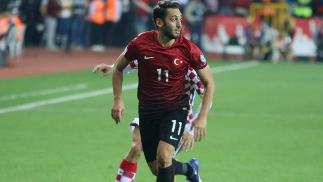 Hakan Çalhanoğlu Mili takım kadrosundan çıkarıldı !