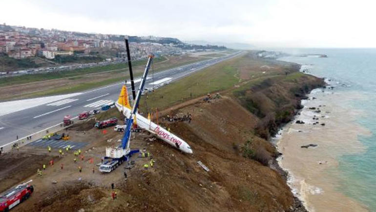 Trabzon'da pistten çıkan yolcu uçağına sürpriz talip