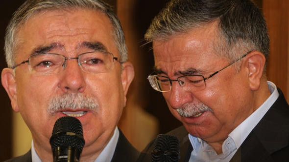 Bakan İsmet Yılmaz gözyaşlarını tutamadı