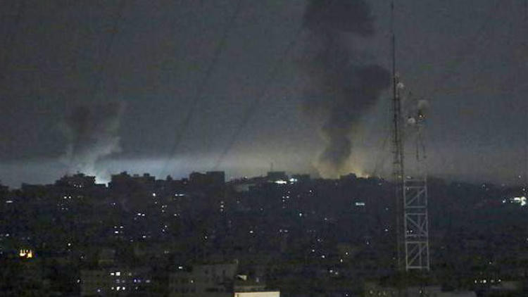İsrail Filistin'e roket yağdırdı