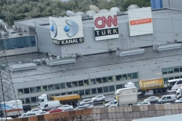 Kanal D ve CNN Türk'te kovulan kovulana !