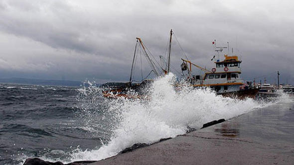 Marmara Denizi'nde ulaşıma lodos engeli