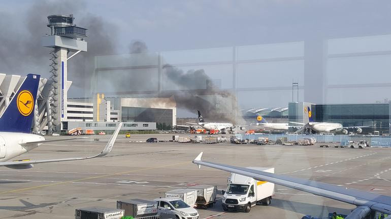 Almanya'da uçakta yangın çıktı !