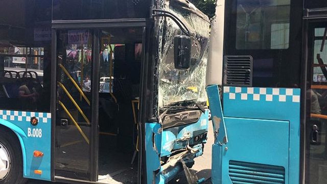 İstanbul'da feci kaza ! 3 halk otobüsü çarpıştı: Yaralılar var