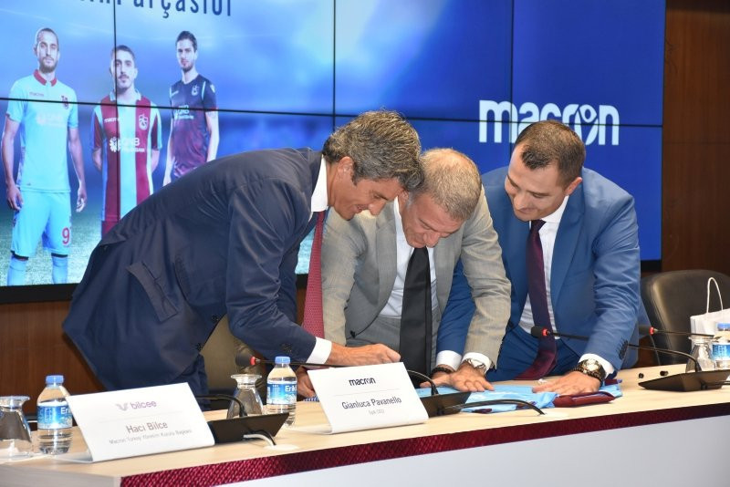 Trabzonspor'da yeni sezon formaları tanıtıldı !
