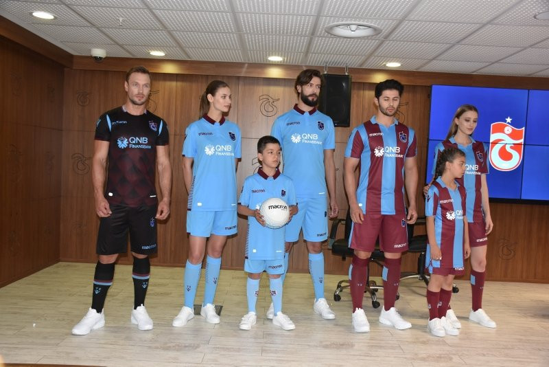 Trabzonspor'da yeni sezon formaları tanıtıldı !