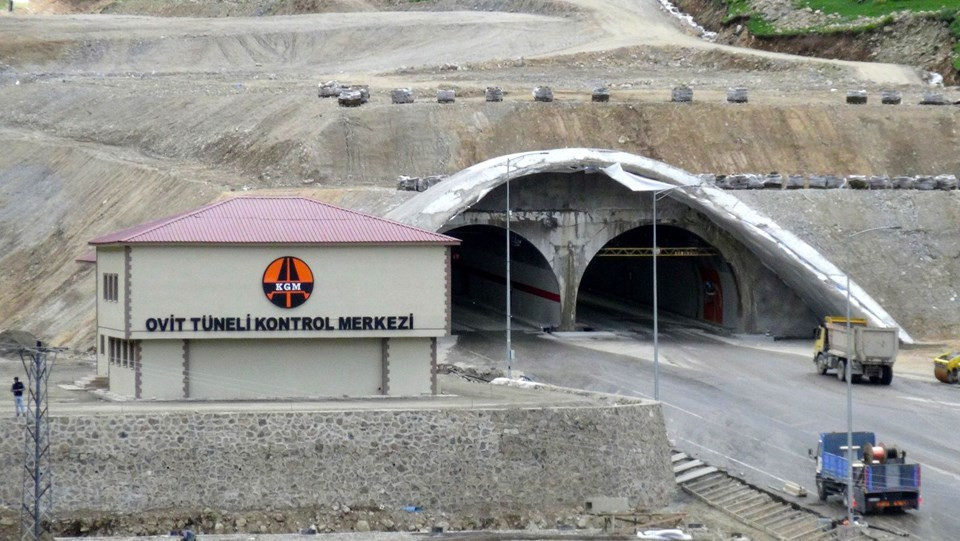 Türkiye'nin en uzun tüneli hizmete açıldı