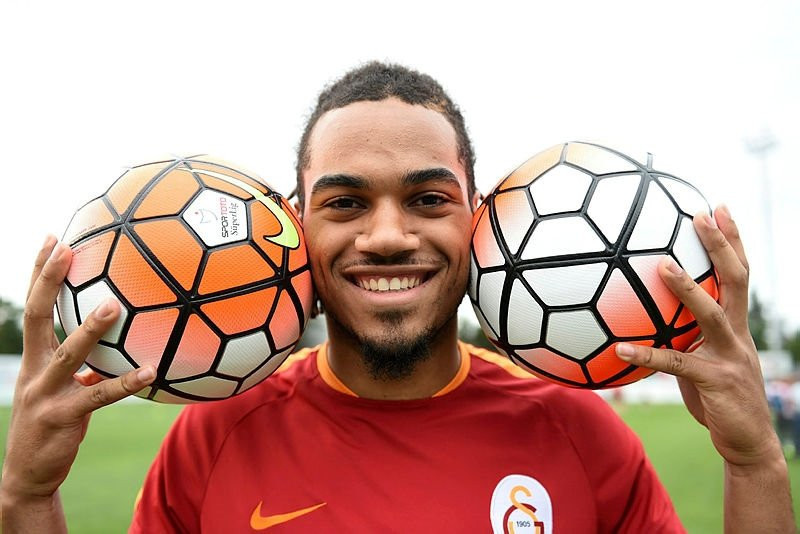 Galatasaray'a Denayer'den kötü haber geldi !