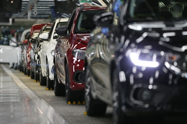 Bakan Özlü'den yerli otomobil açıklaması: ''Milyon sipariş alırız''