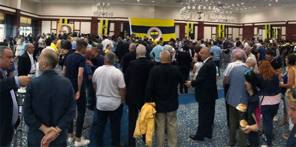 Fenerbahçe'nin bayramlaşma töreninde skandal