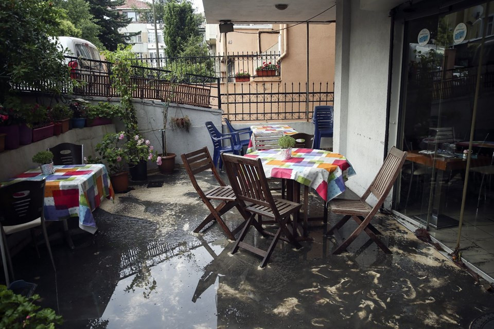 İstanbul'da evleri su bastı - Resim: 1