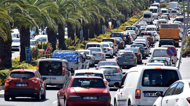 Vatandaş Ege'ye koştu, o ilçede adım atacak yer kalmadı