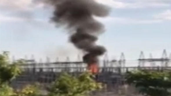Trafo merkezi alev alev yanıyor, hayat durma noktasına geldi