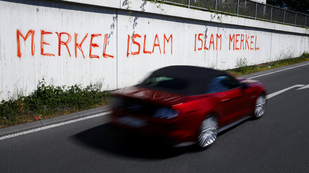 Merkel köşeye sıkıştı... Almanya bunu konuşuyor