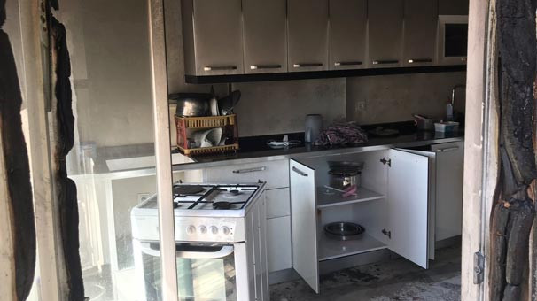 Küçük çocuk yangında buraya saklanmışt !
