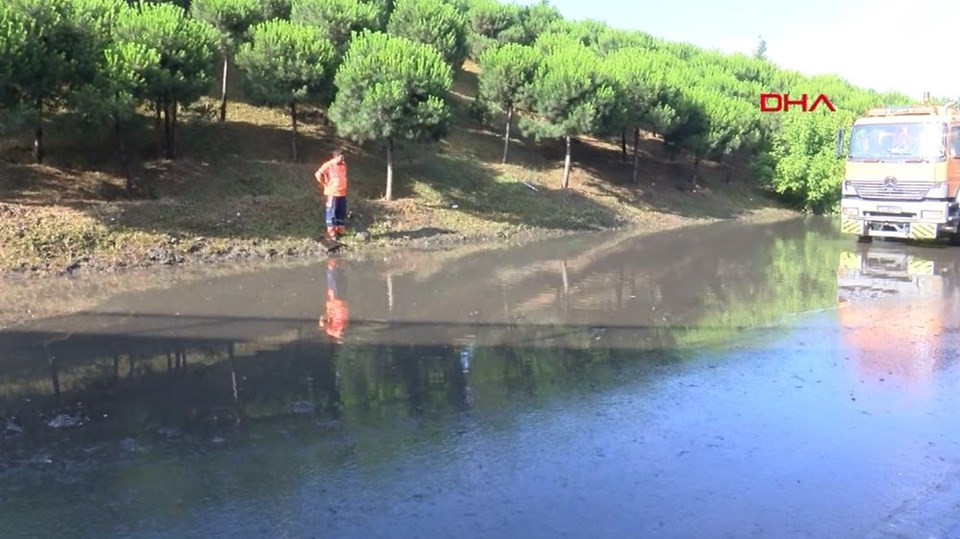 TEM'i su bastı, trafik felç oldu