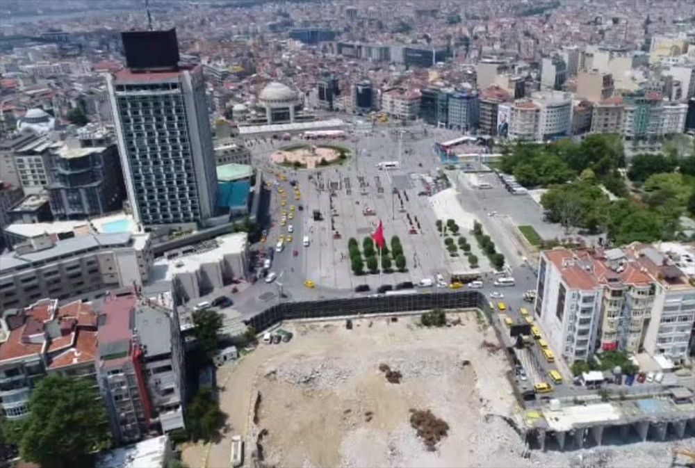Artık AKM yok ! Komple yıkıldı; işte Taksim'in son hali