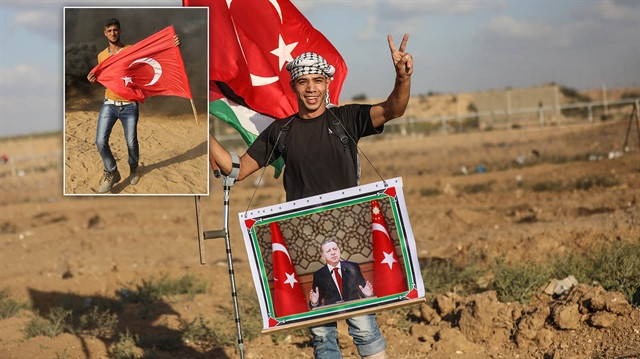 Gazzeliler sınırda Türk Bayrağı açtı