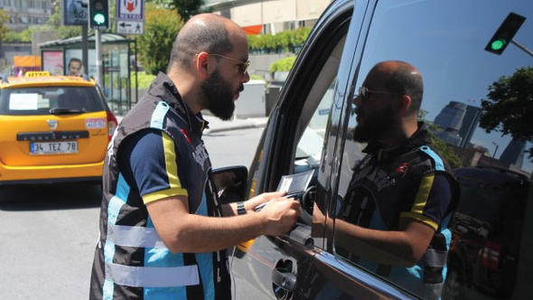 Sürücünün adını bilemeyince cezayı yedi !