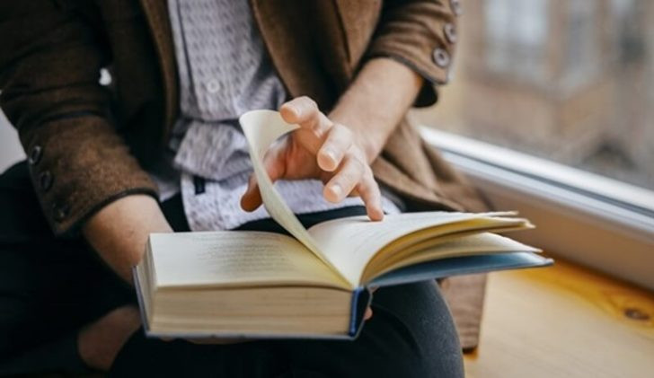 Bu da oldu ! İki çocuk annesi kadın aldatıldığını okuduğu kitaptan öğrendi