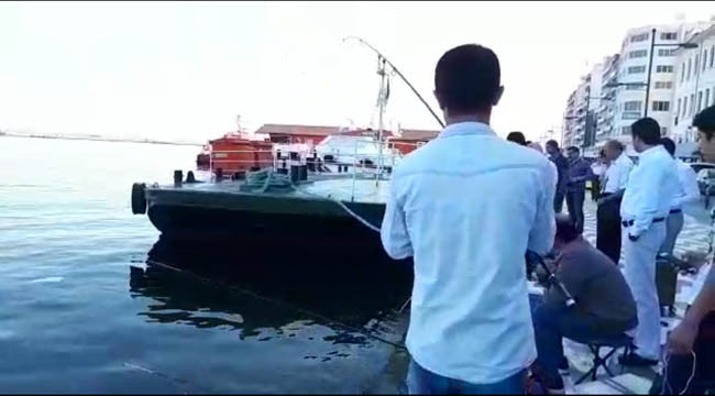 İzmir'de oltaya vatoz takıldı