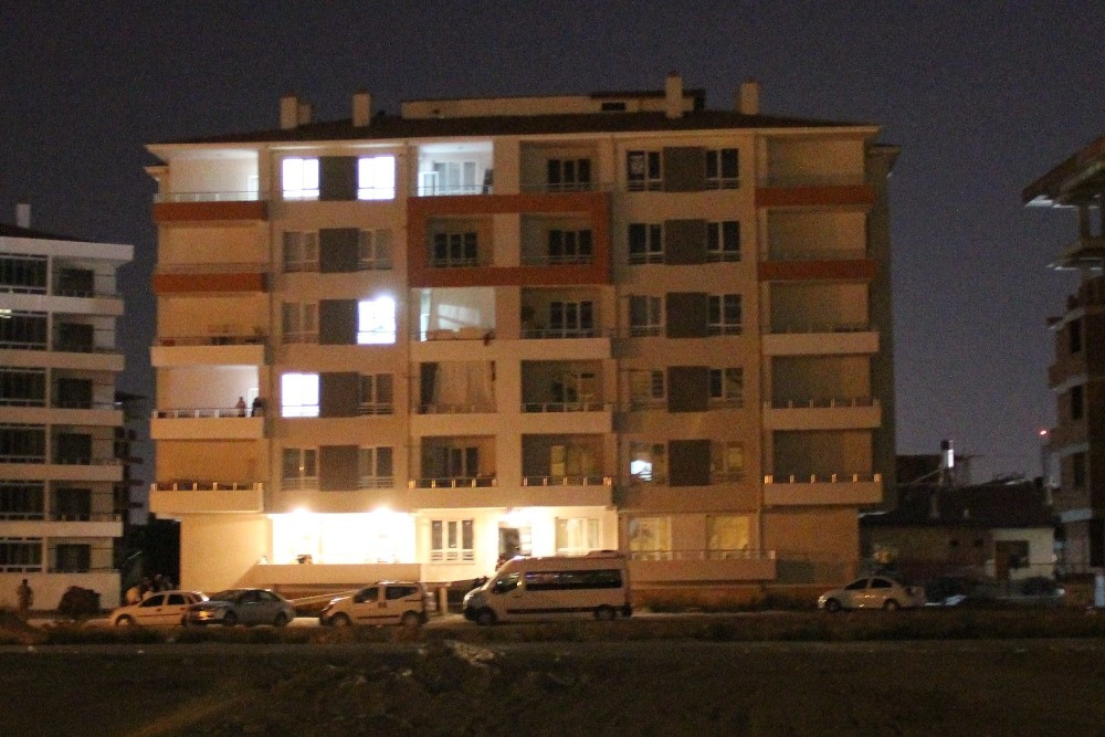 Balkondan düşen bebek öldü